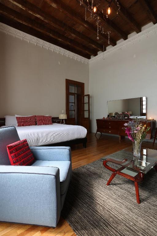 El Patio 77 B&B - جناح