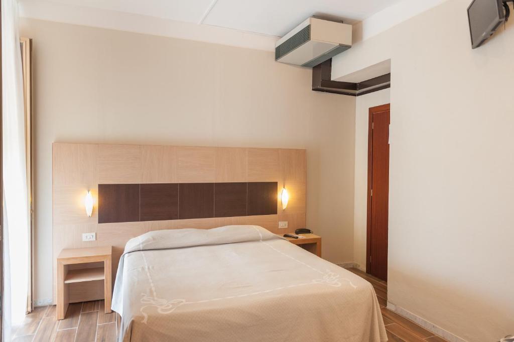 A bed or beds in a room at Albergo Battelli