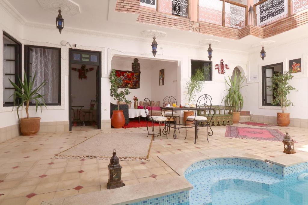 Bazén v ubytování Riad Ibiza Star nebo v jeho okolí