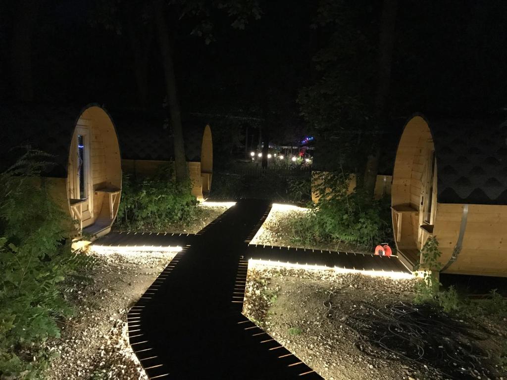 Zahrada ubytování Schlaffass - Schlafen im Holzfass