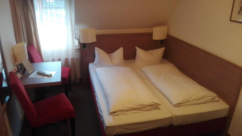 Postel nebo postele na pokoji v ubytování Hotel Fährhaus Ziehl