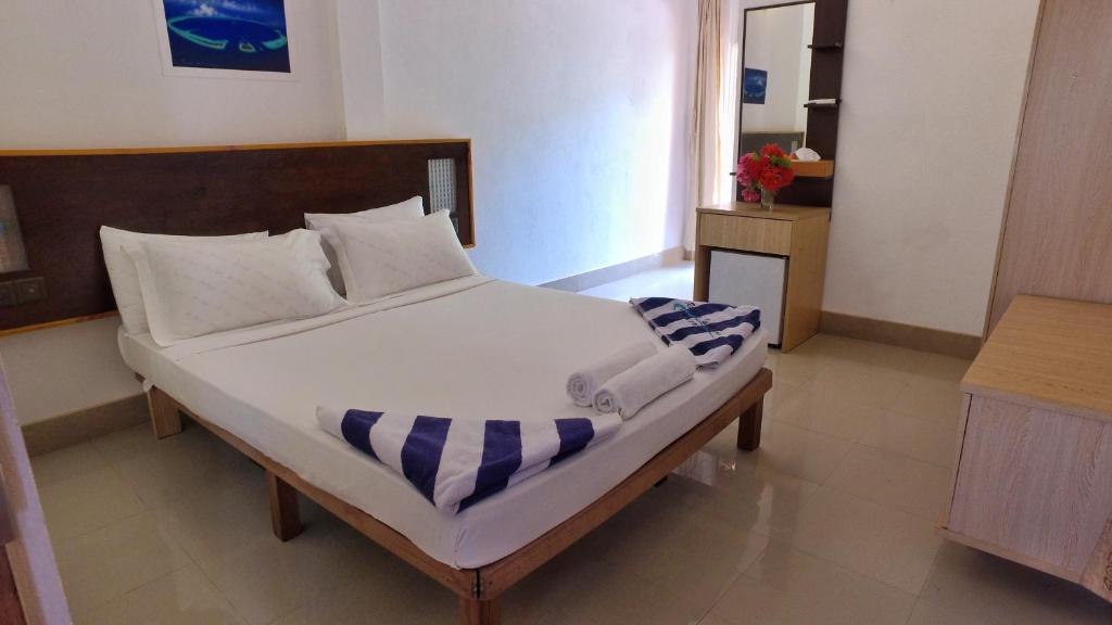 Postel nebo postele na pokoji v ubytování Rasdhoo Island Inn Beachfront