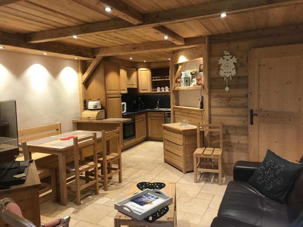 Kuchyň nebo kuchyňský kout v ubytování Chalet Barmaz