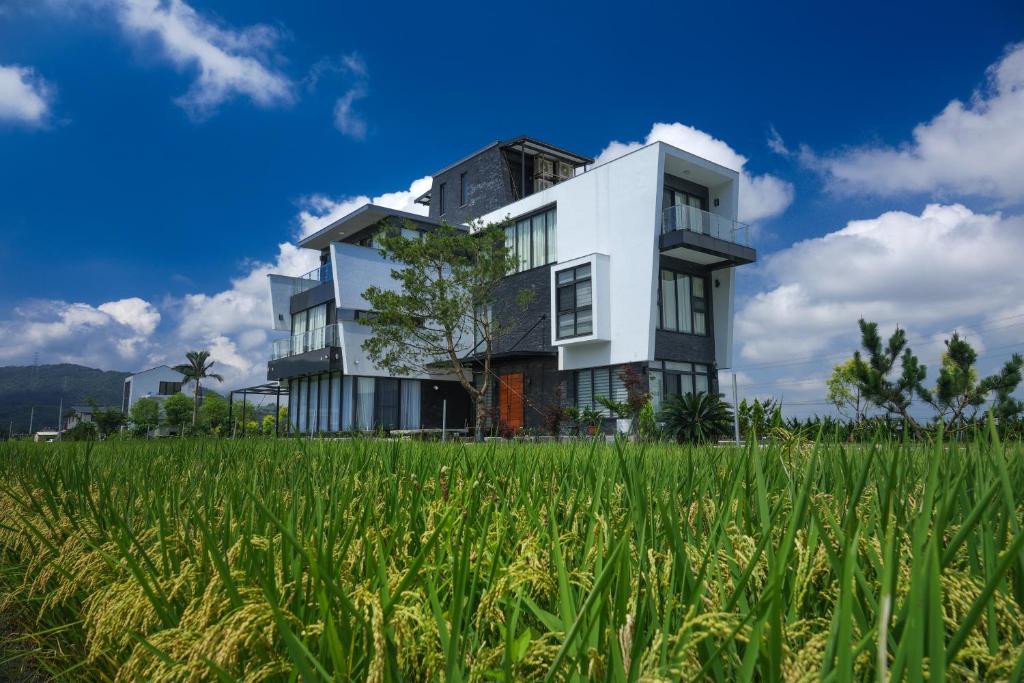 a house in the middle of a field at sunlight mound in Yuanshan