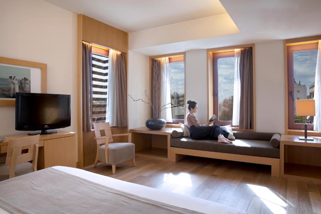 Televízia a/alebo spoločenská miestnosť v ubytovaní Lazart Hotel, Trademark Collection by Wyndham