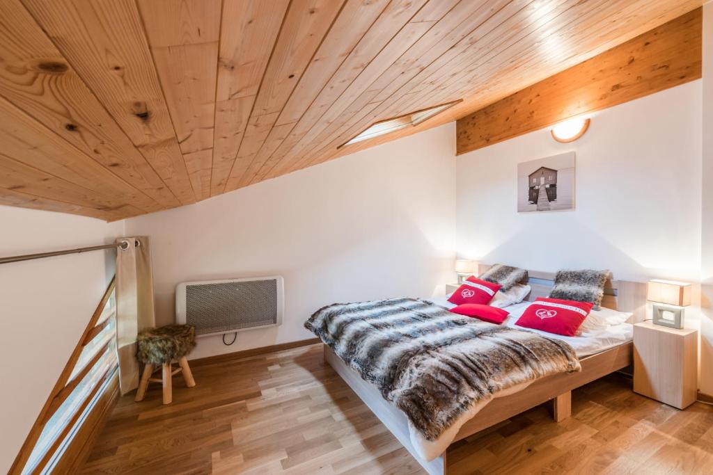 Postel nebo postele na pokoji v ubytování L'Eden Ski aux Pieds