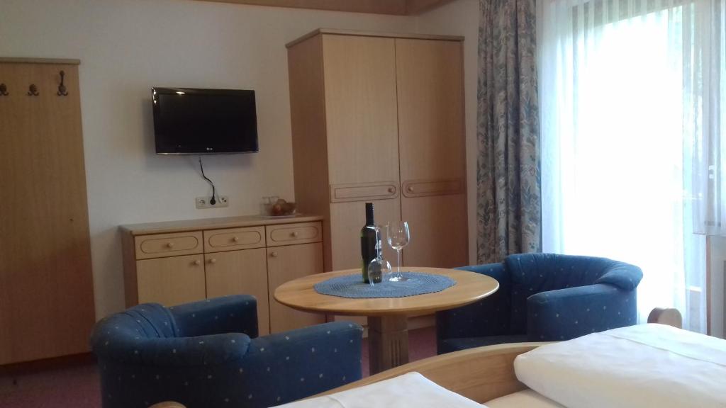 TV a/nebo společenská místnost v ubytování Haus Toriten