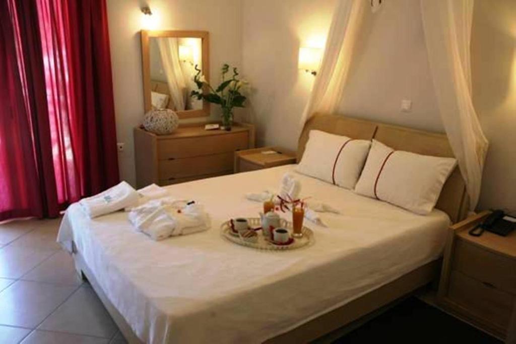 Postel nebo postele na pokoji v ubytování Thea Hotel - Studios & Suites