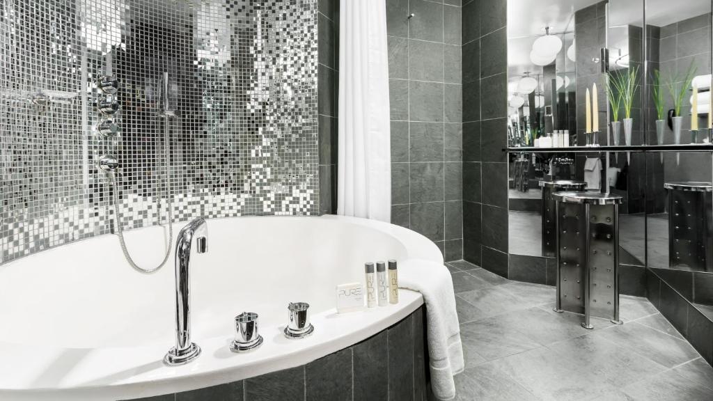 Royalton New York - Junior Suite