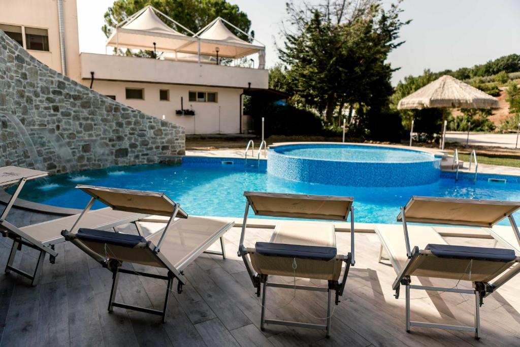 Bazén v ubytování Halanus Hotel And Resort nebo v jeho okolí