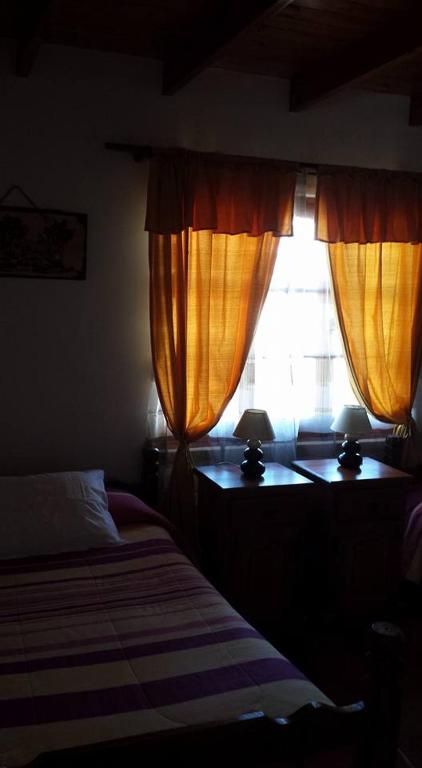 Ένα ή περισσότερα κρεβάτια σε δωμάτιο στο Hostal Casa Amarilla San Vicente de Tagua Tagua