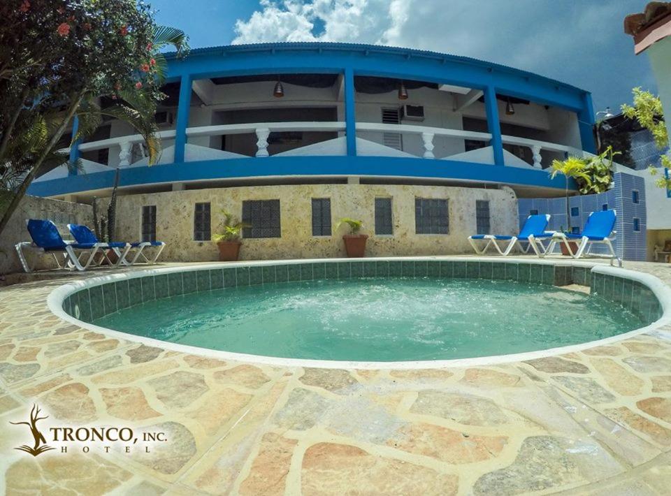 Bazén v ubytování Hotel El Tronco Inc nebo v jeho okolí