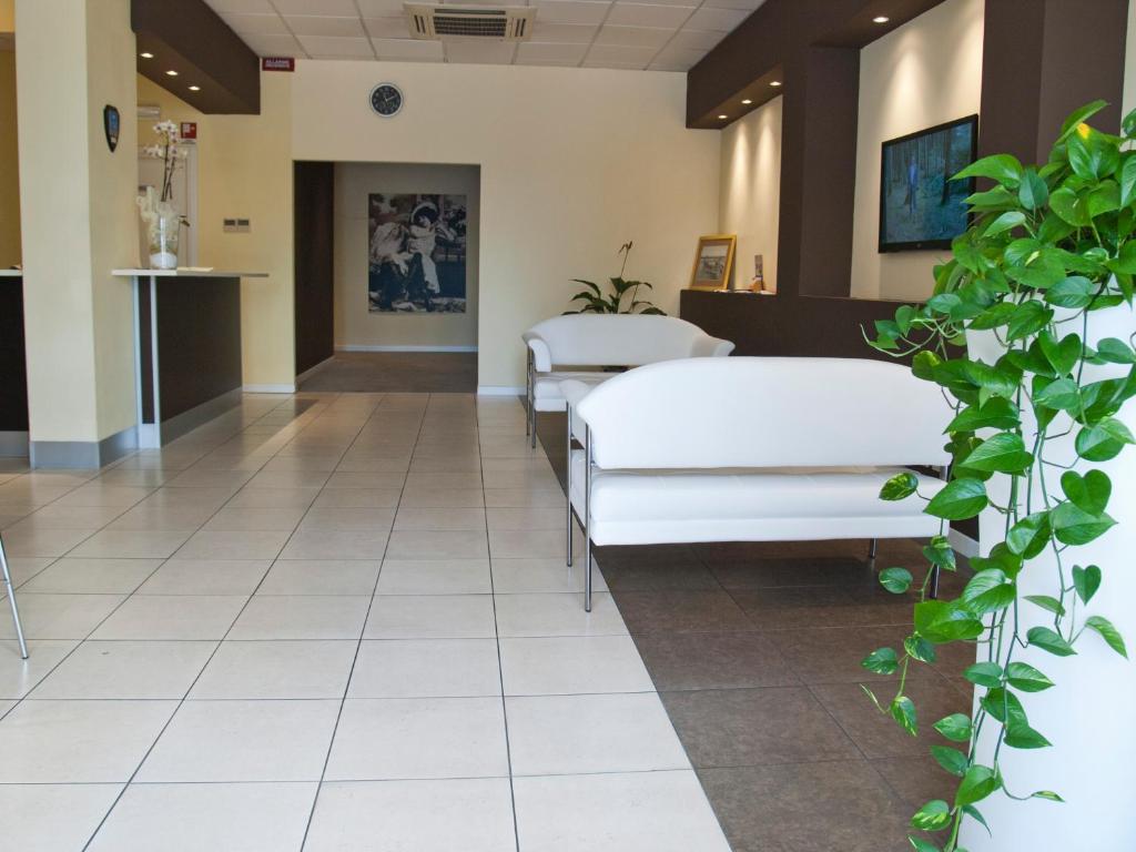TV a/nebo společenská místnost v ubytování Hotel Cremona Viale