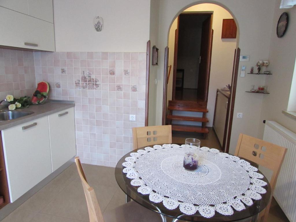 Kuchyň nebo kuchyňský kout v ubytování Apartment Ana