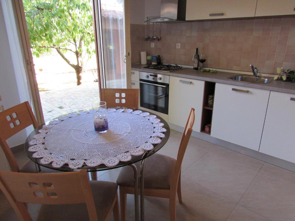 Kuchyň nebo kuchyňský kout v ubytování Apartment Ana