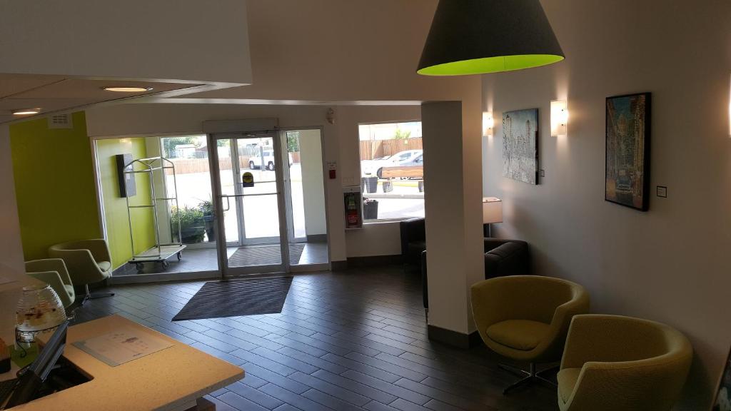 Super 8 by Wyndham Winnipeg West - Resim 22