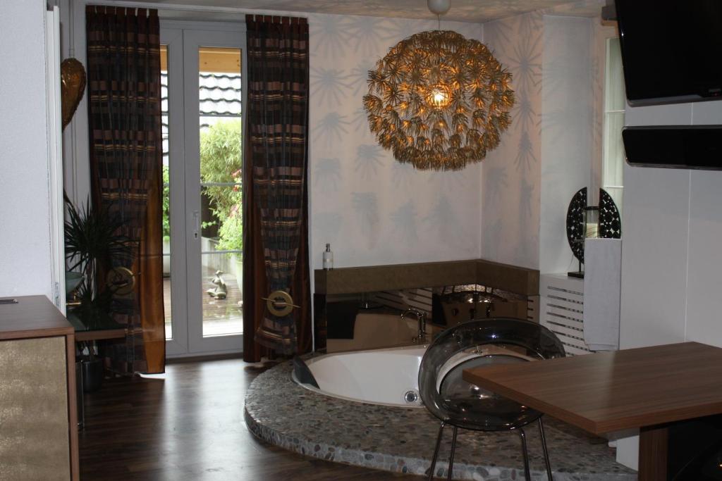 Posezení v ubytování Hotel Krone Sihlbrugg