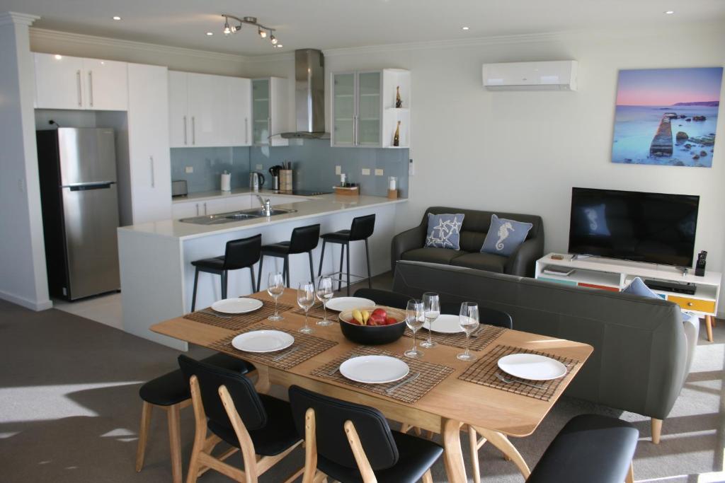 Kuchyň nebo kuchyňský kout v ubytování Penneshaw Oceanview Apartments