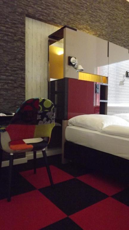 Postel nebo postele na pokoji v ubytování Hotel Cristall - Frankfurt City