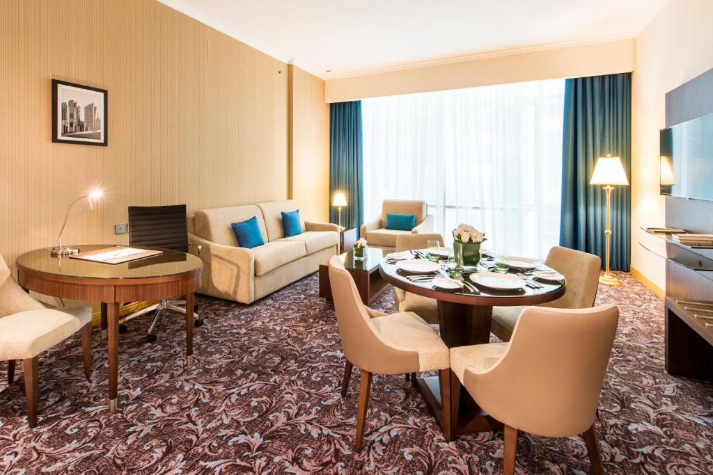 Posezení v ubytování Golden Tulip Doha Hotel