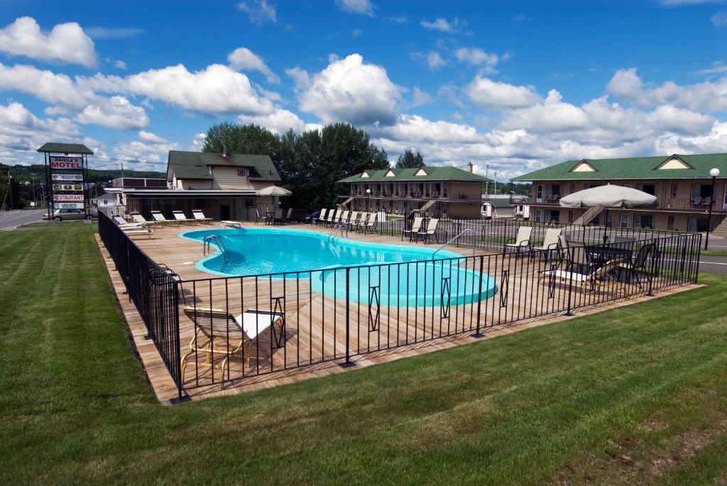 Bazén v ubytování Daigle's Motel nebo v jeho okolí