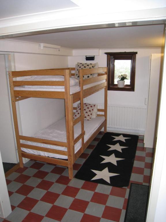 Postel nebo postele na pokoji v ubytování Accommodation for 2 in the center city of Lysekil