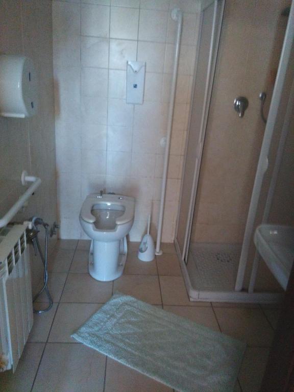 A bathroom at Regina di cuori