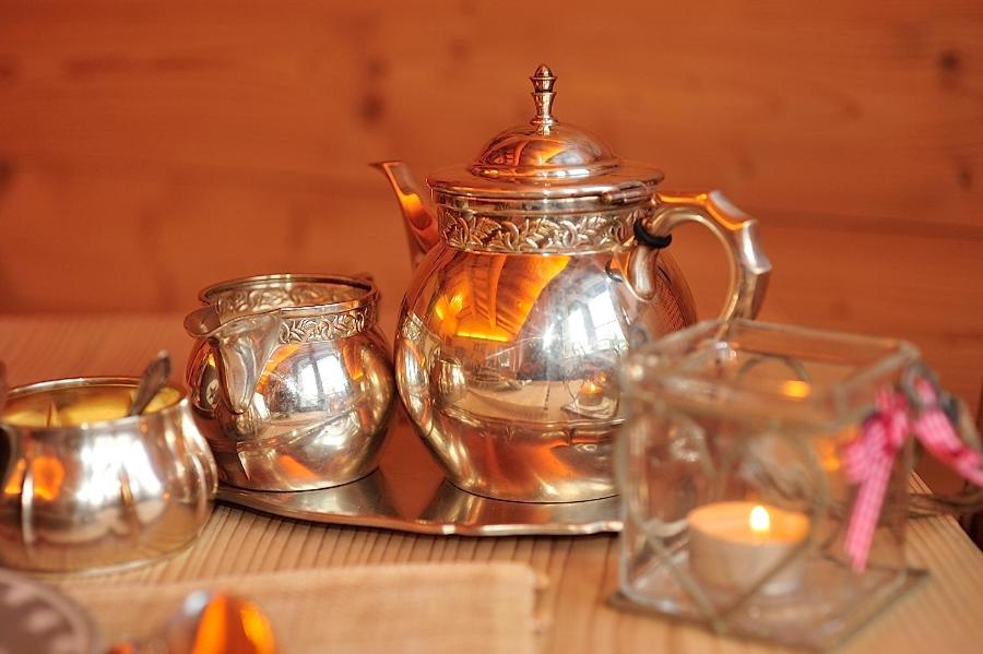 Set per la preparazione di tè e caffè presso Hotel Chesa Staila