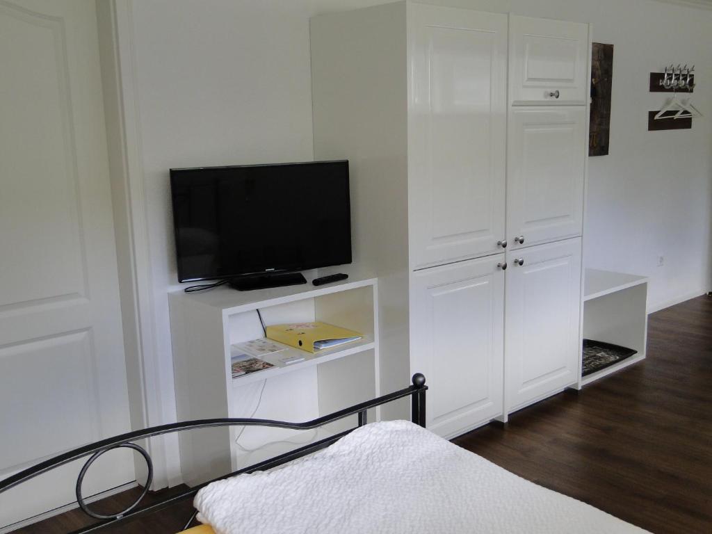 TV a/nebo společenská místnost v ubytování B&B Siglistorf
