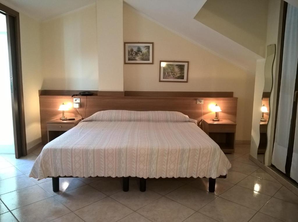 Postel nebo postele na pokoji v ubytování Hotel Rocco