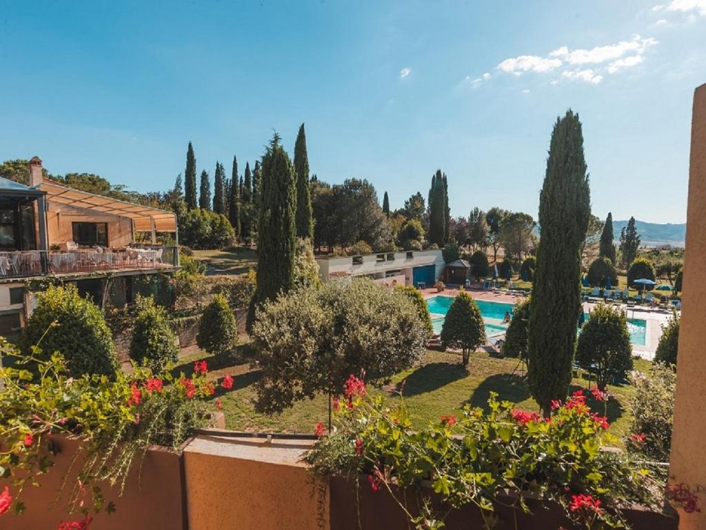 Bazén v ubytování Hotel Palazzuolo nebo v jeho okolí