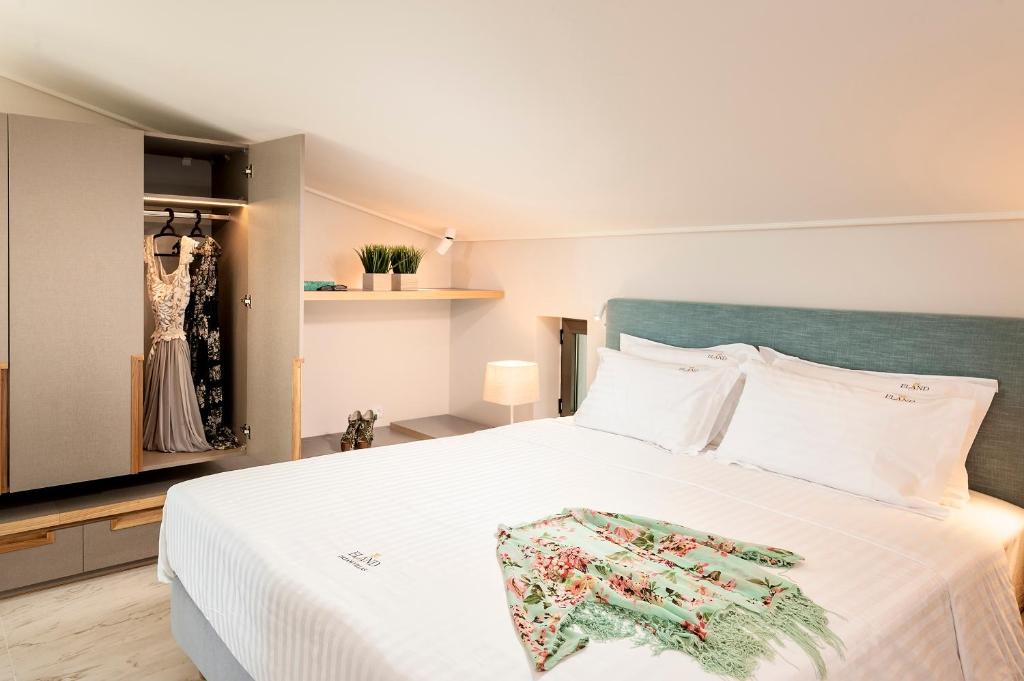 A bed or beds in a room at Eland Dream Villas