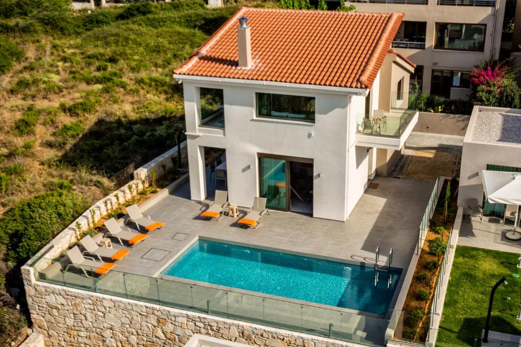 The swimming pool at or close to Eland Dream Villas