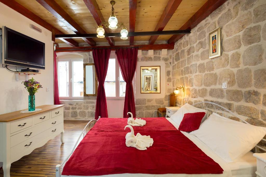 Juliette's Palace Studios - 8