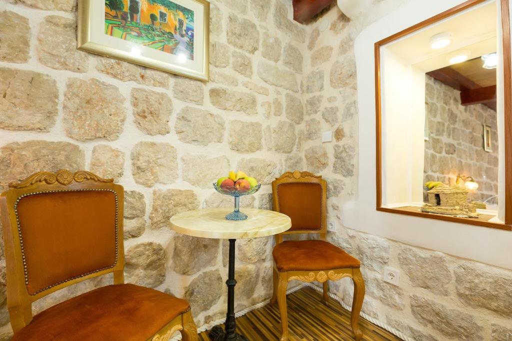 Juliette's Palace Studios - 1