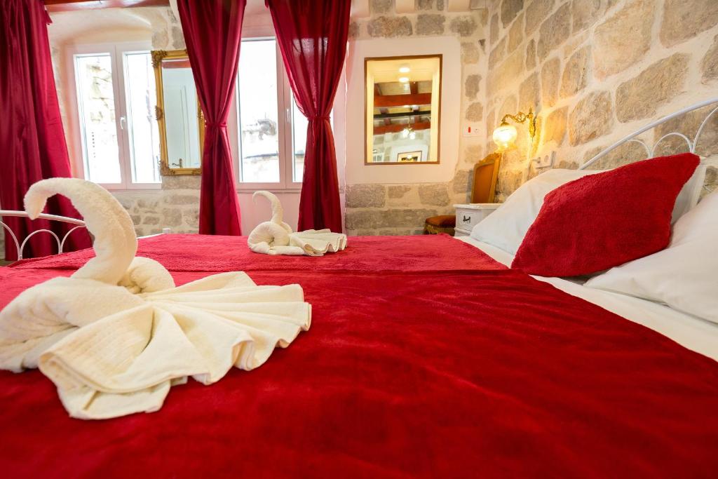 Juliette's Palace Studios - 4