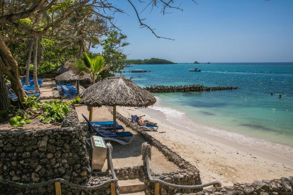 Mejores Hoteles en Isla Grande | Islas del Rosario 109886649