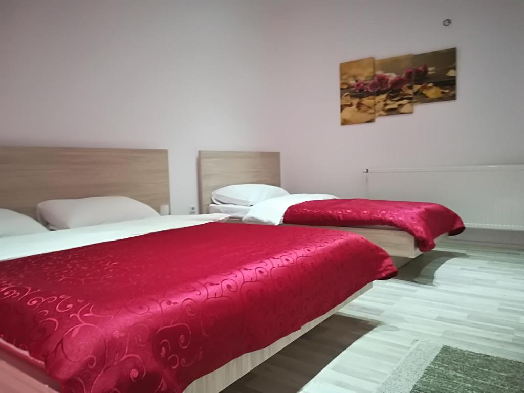 Ένα ή περισσότερα κρεβάτια σε δωμάτιο στο Svadbeni salon STEFAN