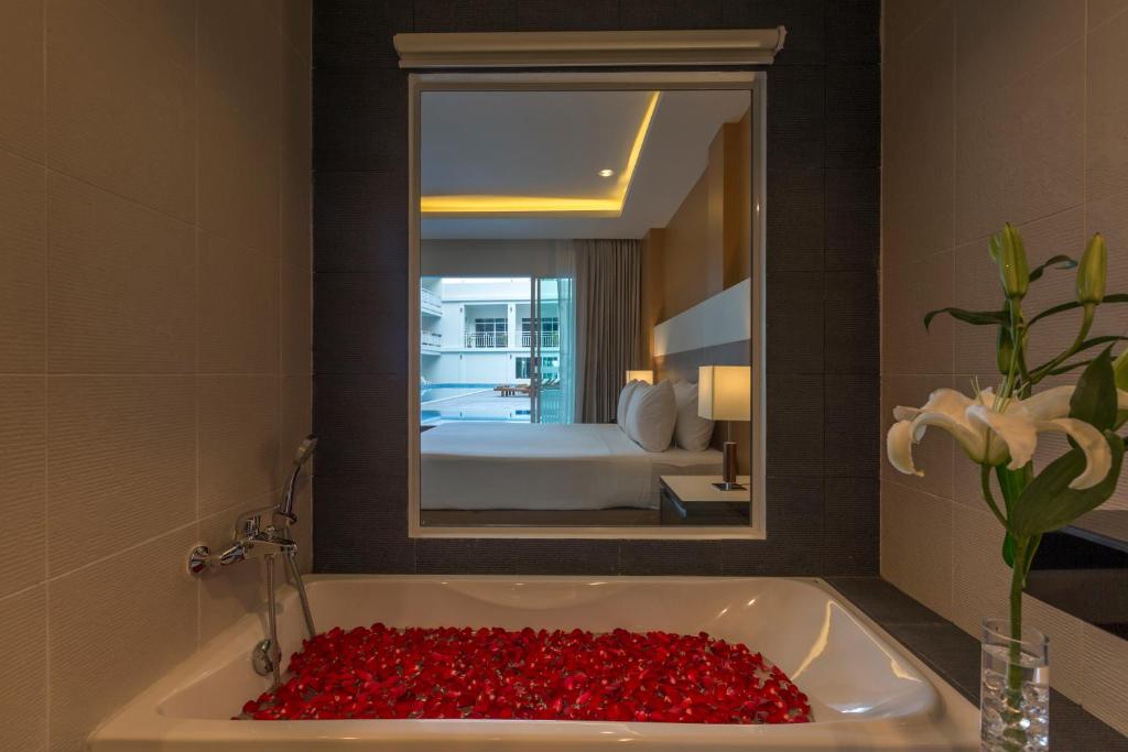 Chanalai Hillside Resort, Karon Beach - 16