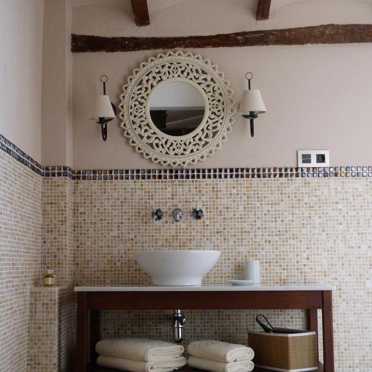 Dalt Vila - Deluxe Room (2 Adults + 1 Child)