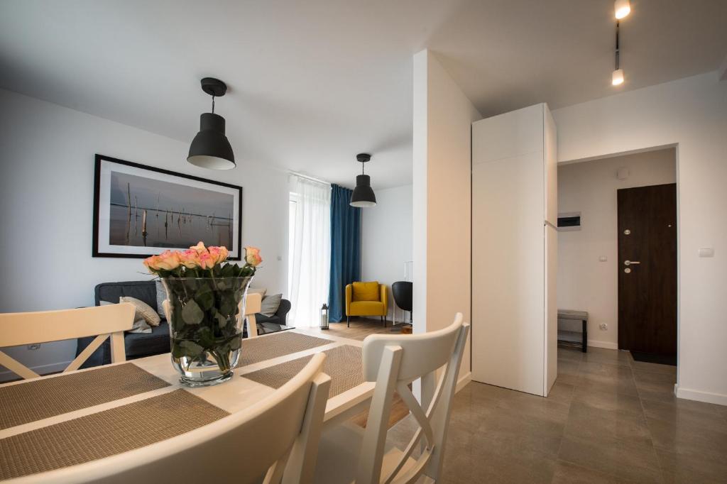 Televízia a/alebo spoločenská miestnosť v ubytovaní Apartament w Piszu
