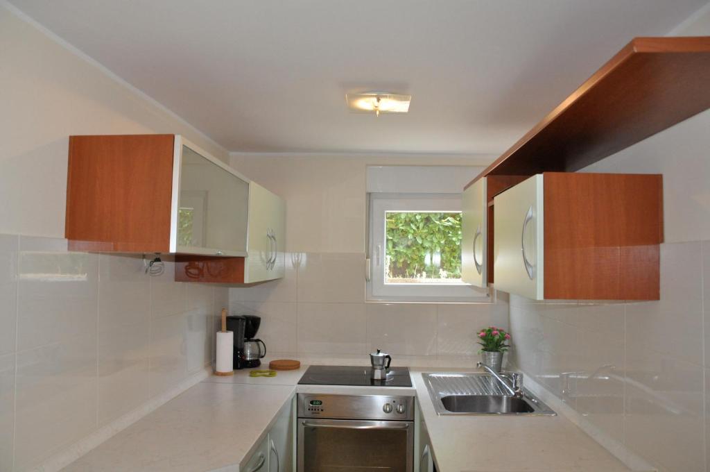 Kuchyň nebo kuchyňský kout v ubytování Villa Ulivo Apartments