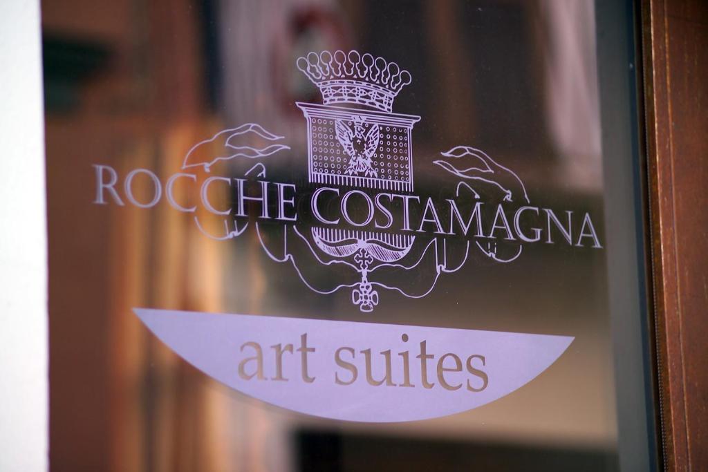 Certifikát, hodnocení, plakát nebo jiný dokument vystavený v ubytování Rocche Costamagna Art Suites