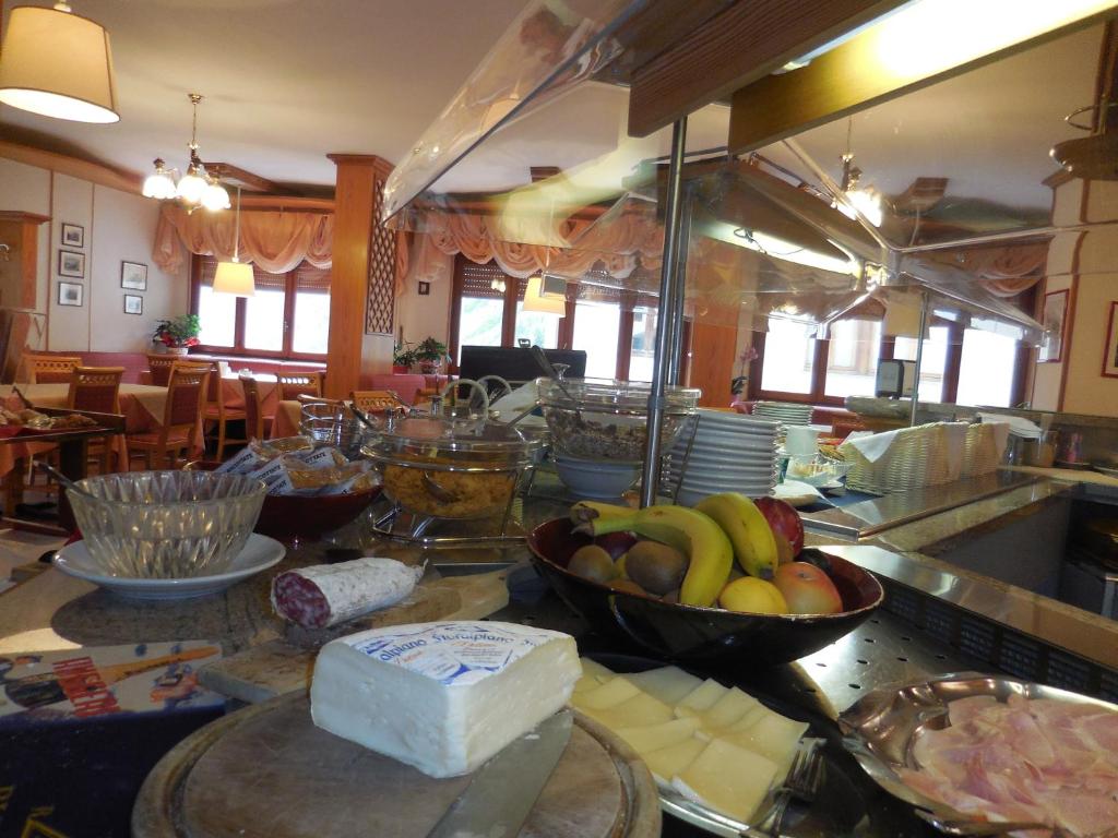 a kitchen with a counter with a bowl of fruit at Pensione Genzianella in Alagna Valsesia