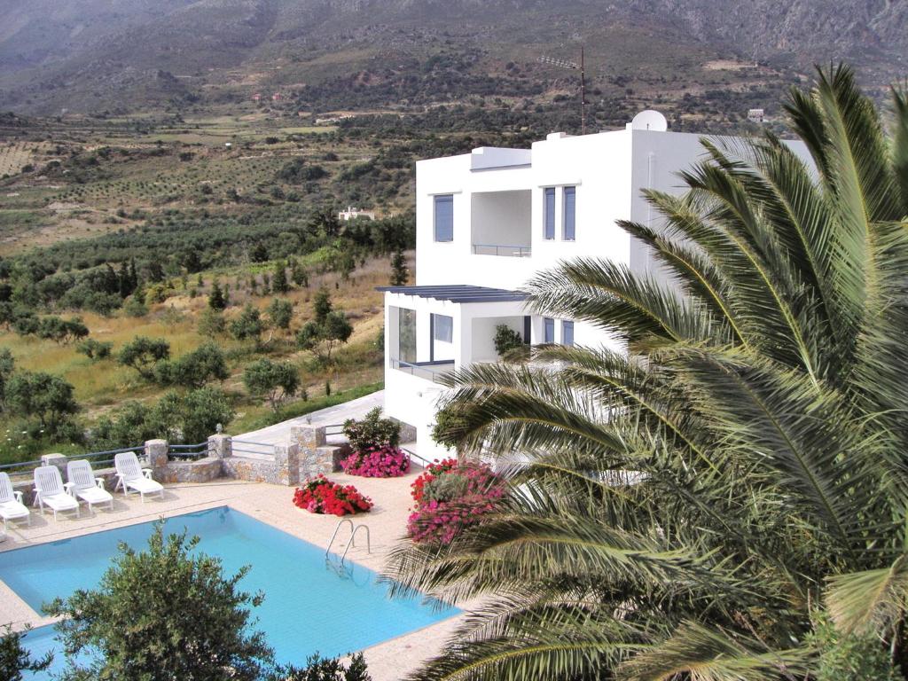 Bazén v ubytovaní Villa in Lefkogia Crete with swimming pool alebo v jeho blízkosti