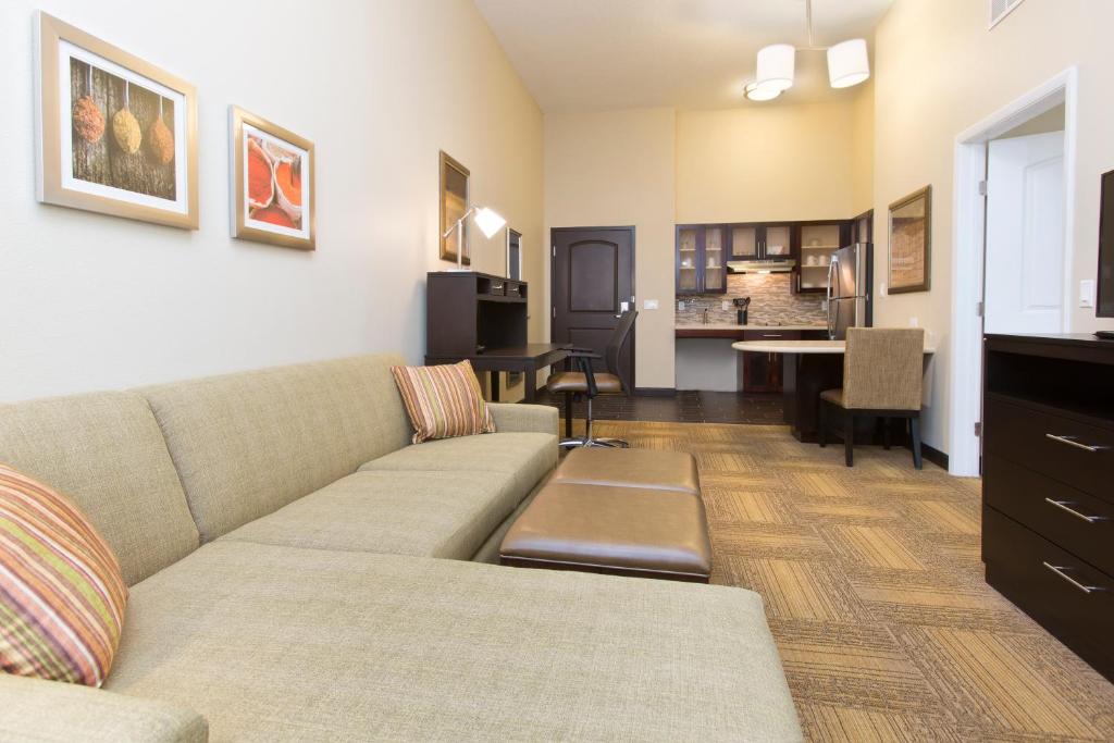 Staybridge Suites Orlando at SeaWorld, an IHG Hotel - King Room - Mobility Access Bayle / Non-fumeking