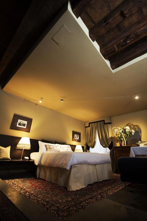 Postel nebo postele na pokoji v ubytování Avogaria 5 Rooms