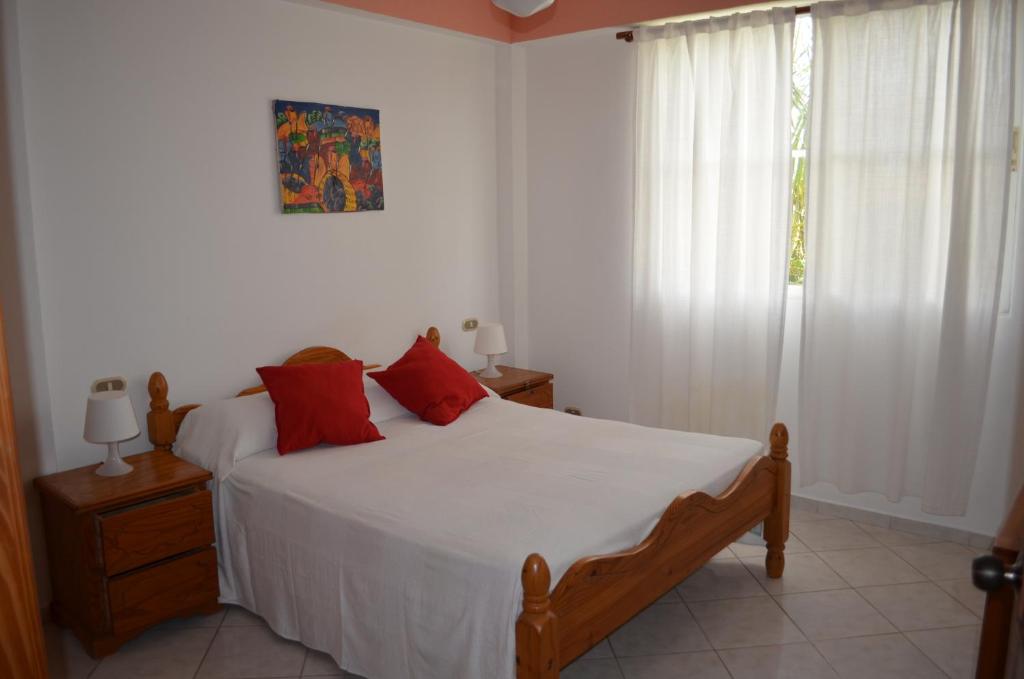 Las Palmeras RIKI R - One-Bedroom Apartment