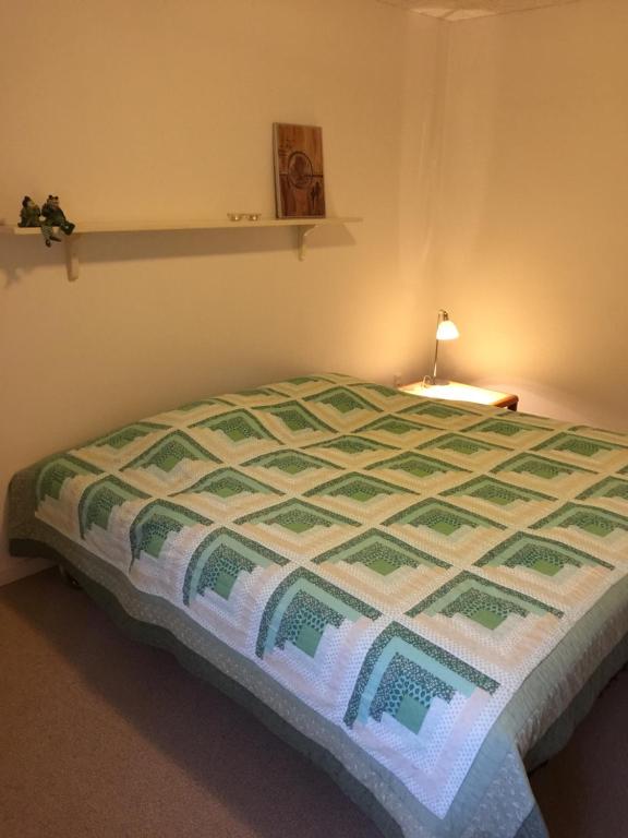 Postel nebo postele na pokoji v ubytování Landlig idyl på Degnbol