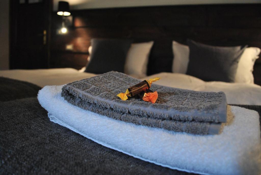 Postel nebo postele na pokoji v ubytování Hotell Millefiori- Alpine Event Lodge